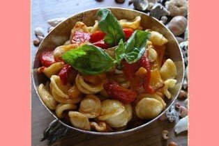 Orecchiette al pomodoro e ricotta dura