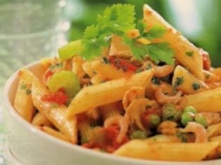 penne con sugo ai gamberetti e piselli