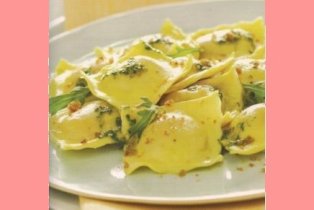 ravioli di zucca al pesto di rucola e amaretto