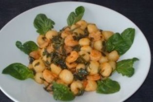 Gnocchi con gamberetti e spinaci