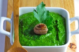 Salsa verde per alici marinate