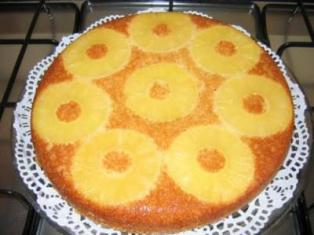 Torta con ananas